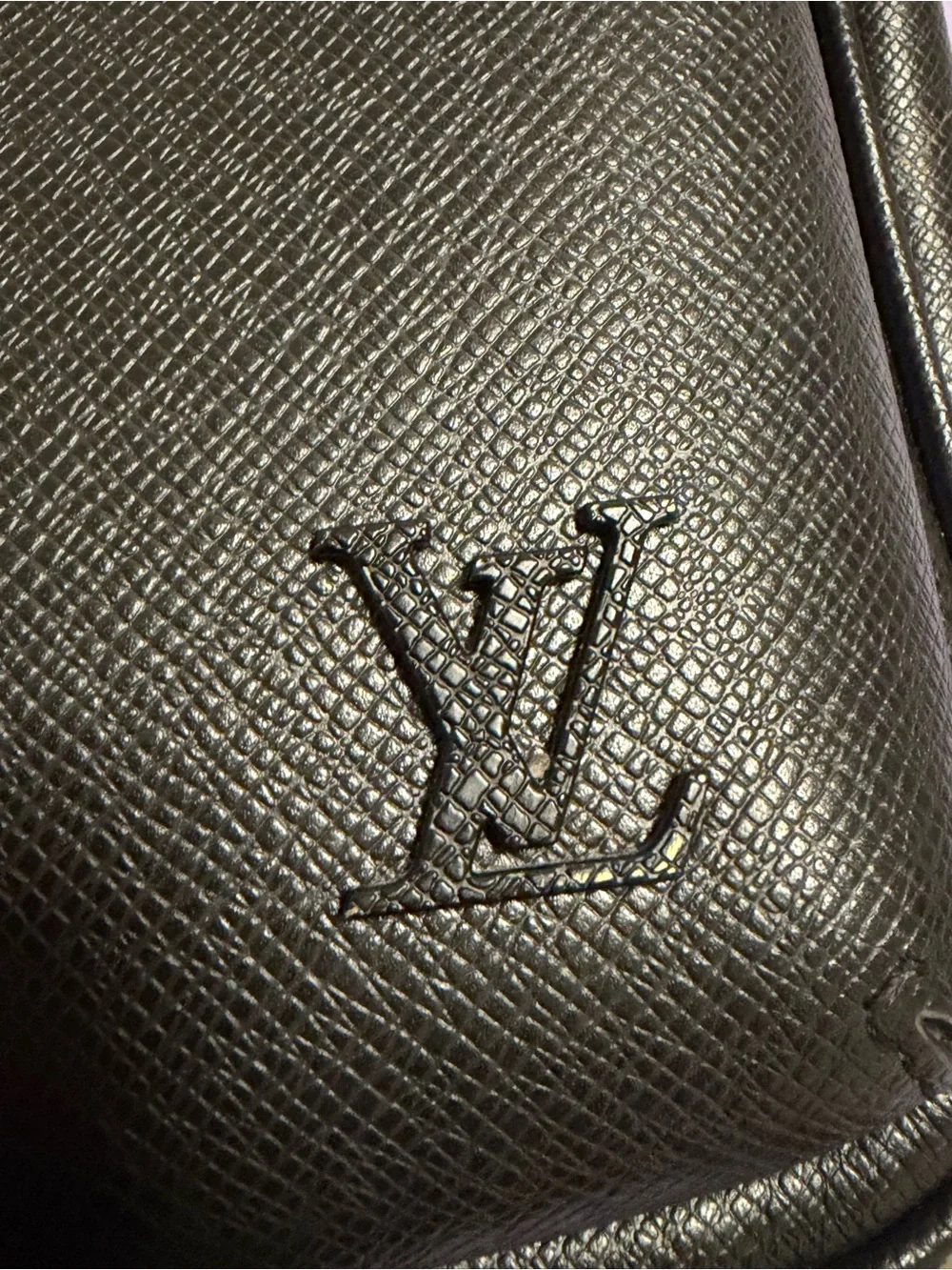 Louis Vuitton compact louis